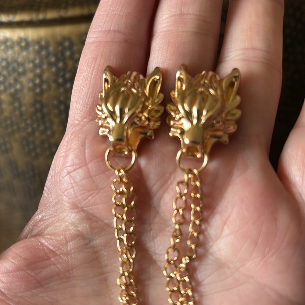 Gold Chain Wolf Collar/Cardigan Pins - Picture 3 of 5